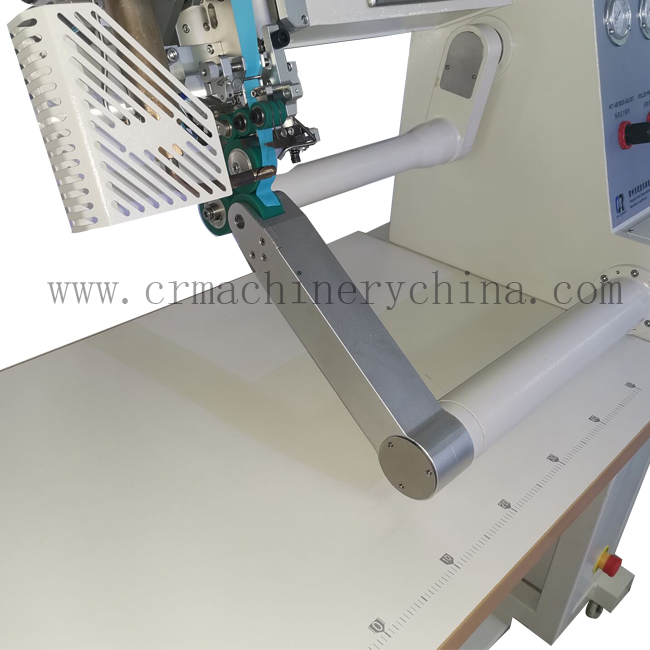 Combinaison de protection faisant la machine G01 de scellage de couture dair chaud de machine